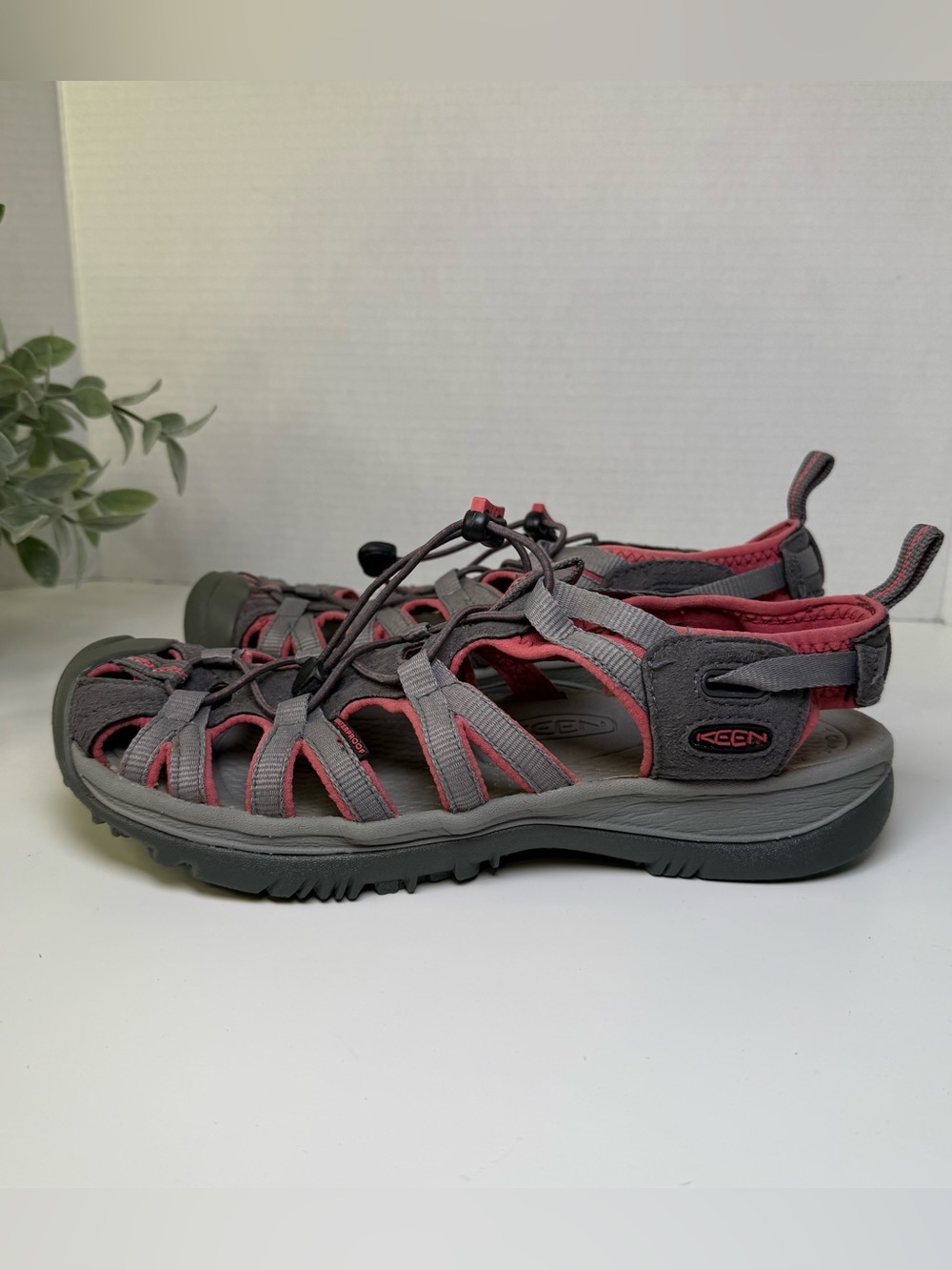 Keen Women's Whisper Closed Toe Waterproof Gorpcore Sandals Gray & Pink Size 9